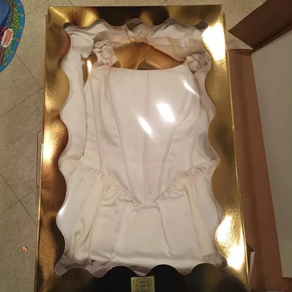 Wedding Dress - Picture 1 of 6